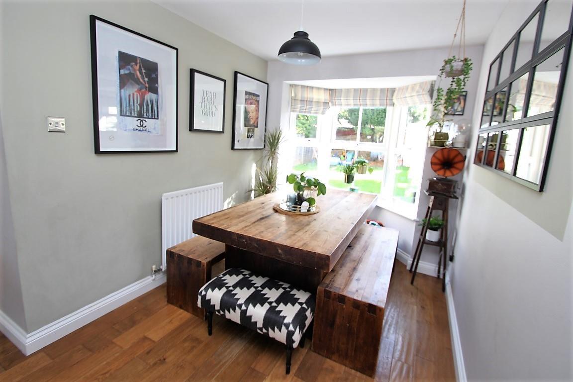 Trenthams Close, Purley On Thames, Reading